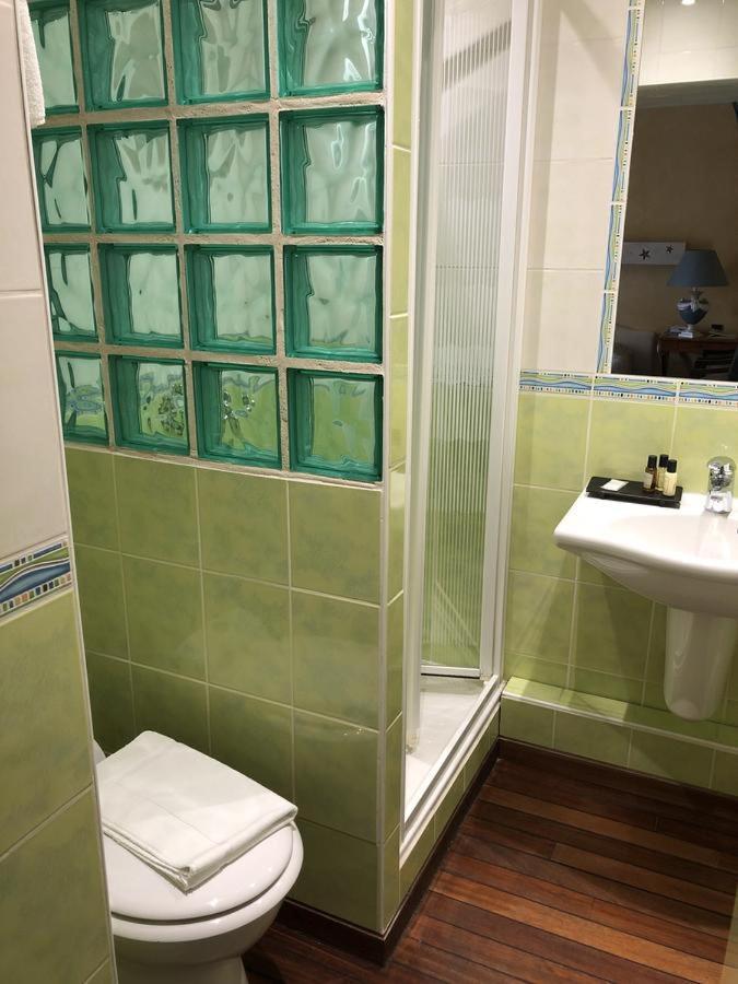 Le Cabouillet Hotel แอลิ-อาดอม ภายนอก รูปภาพ