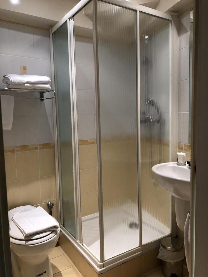 Le Cabouillet Hotel แอลิ-อาดอม ภายนอก รูปภาพ