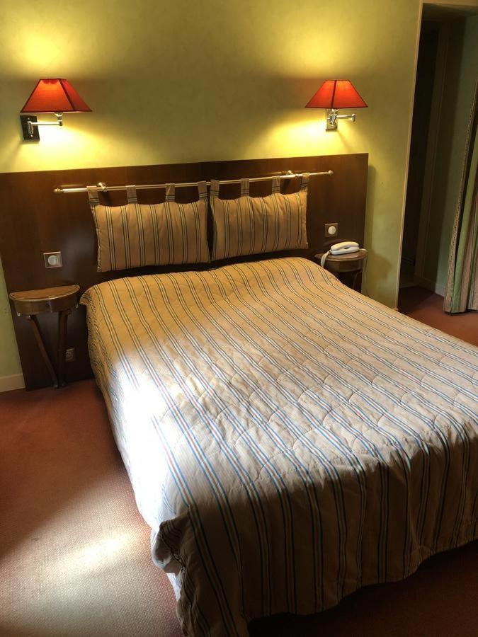 Le Cabouillet Hotel แอลิ-อาดอม ภายนอก รูปภาพ