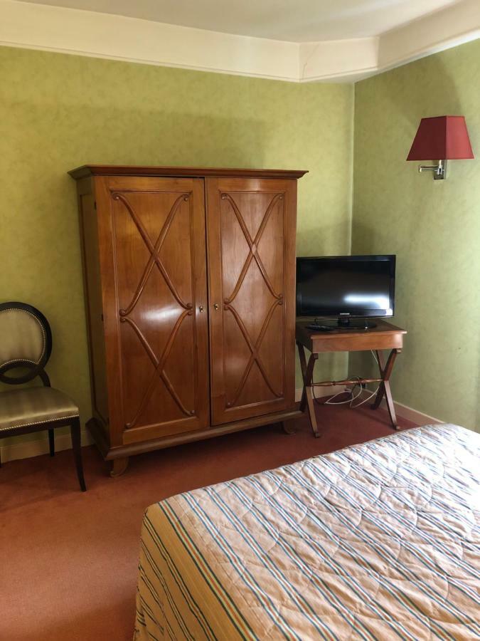 Le Cabouillet Hotel แอลิ-อาดอม ภายนอก รูปภาพ