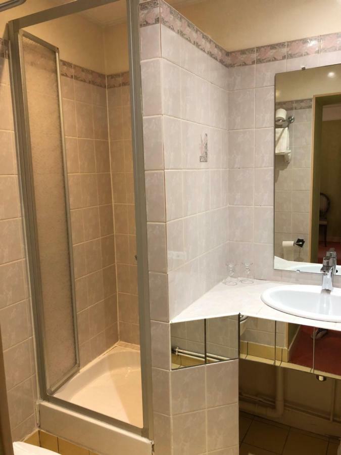 Le Cabouillet Hotel แอลิ-อาดอม ภายนอก รูปภาพ